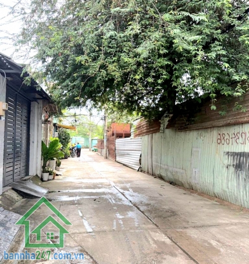 CHỈ 3,9 TỶ – GIÁP TÊN LỬA – HẺM 5M – NGAY CHIẾN LƯỢC – SÁT MẶT TIỀN – NHÀ C4 TIỆN XÂY MỚI – 40m² – SỔ ĐẸP Nhà cấp 4, xác định bán đất – quá phù hợp xây mới