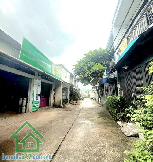 CHỈ 3,75 TỶ – NHÀ 3 TẦNG KIÊN CỐ – HẺM XE TẢI 7M THÔNG – GẦN AEON MALL – GIÁP TÂN PHÚ - DT: 32m² (3 tầng BTCT – 2PN, 2WC) Vị trí cực đẹp: vài bước ra Bình Long.