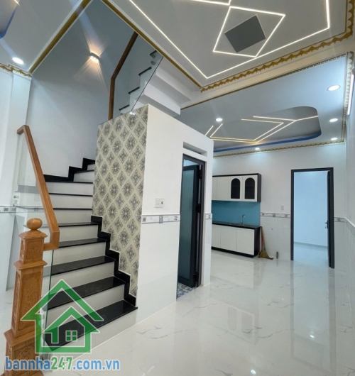 HIẾM – HẺM XE HƠI 7M THÔNG – LÊ VĂN QUỚI GIÁP TÂN PHÚ – 2 TẦNG – 60M² – CHỈ 5.75 TỶ * Nhà BTCT kiên cố: 1 trệt 1 lầu, ban công thoáng mát, giếng trời, gồm 3PN, 2WC.