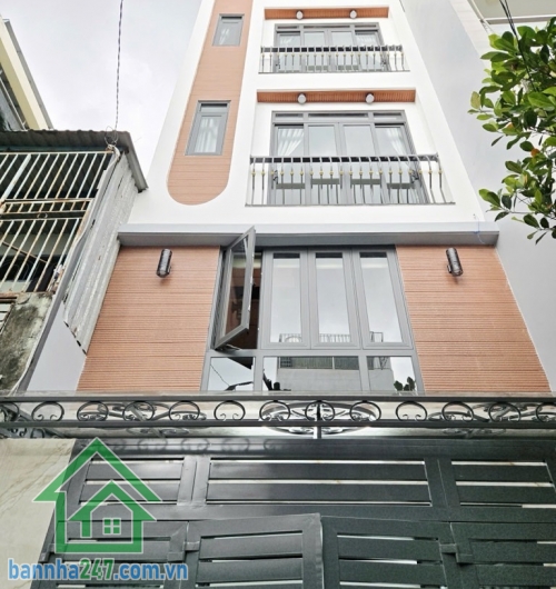 CHỈ 6,4 TỶ - NHÀ 5 TẦNG MỚI ĐẸP – FULL NỘI THẤT – HXH TRÁNH - NGAY LÊ VĂN QUỚI – KHU 4 XÃ – GIÁP Q6, Q11 Diện tích: 44m² (4 x 11m) – đất vuông vức, phong thủy phong thủy đẹp. Kết cấu: 1 trệt + 1 lửng + 3 lầu + sân thượng (5 tầng BTCT) - 5 PN - 5 WC, Phòng