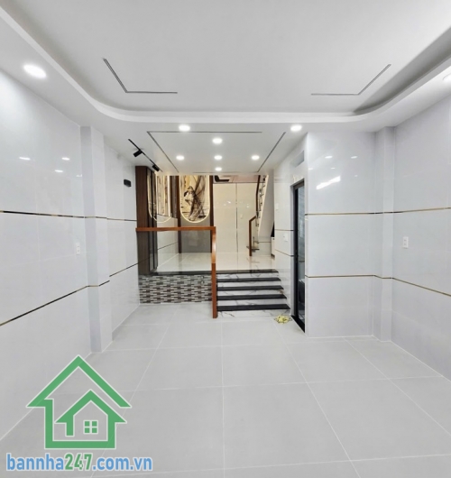 CHỈ 6,4 TỶ - NHÀ 5 TẦNG MỚI ĐẸP – FULL NỘI THẤT – HXH TRÁNH - NGAY LÊ VĂN QUỚI – KHU 4 XÃ – GIÁP Q6, Q11 Diện tích: 44m² (4 x 11m) – đất vuông vức, phong thủy phong thủy đẹp. Kết cấu: 1 trệt + 1 lửng + 3 lầu + sân thượng (5 tầng BTCT) - 5 PN - 5 WC, Phòng