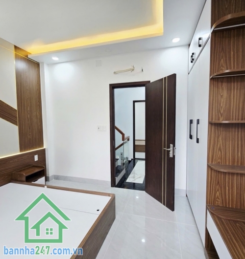 CHỈ 6,4 TỶ - NHÀ 5 TẦNG MỚI ĐẸP – FULL NỘI THẤT – HXH TRÁNH - NGAY LÊ VĂN QUỚI – KHU 4 XÃ – GIÁP Q6, Q11 Diện tích: 44m² (4 x 11m) – đất vuông vức, phong thủy phong thủy đẹp. Kết cấu: 1 trệt + 1 lửng + 3 lầu + sân thượng (5 tầng BTCT) - 5 PN - 5 WC, Phòng