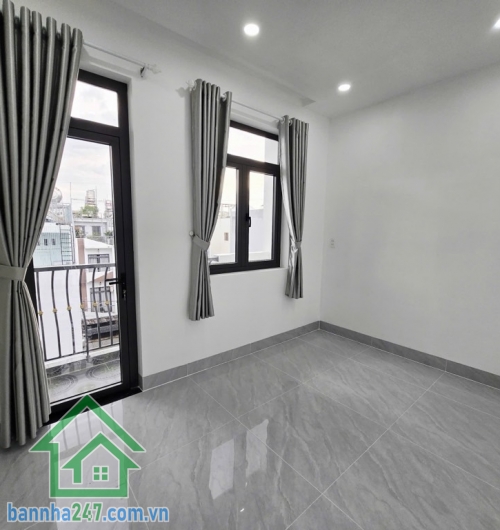 CHỈ 6,4 TỶ - NHÀ 5 TẦNG MỚI ĐẸP – FULL NỘI THẤT – HXH TRÁNH - NGAY LÊ VĂN QUỚI – KHU 4 XÃ – GIÁP Q6, Q11 Diện tích: 44m² (4 x 11m) – đất vuông vức, phong thủy phong thủy đẹp. Kết cấu: 1 trệt + 1 lửng + 3 lầu + sân thượng (5 tầng BTCT) - 5 PN - 5 WC, Phòng