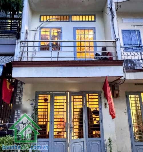 CHỈ NHỈNH 2 TỶ – NHÀ 2 TẦNG KIÊN CỐ – HẺM XE HƠI 6M – NGAY MÃ LÒ, LÊ VĂN QUỚI * Diện tích: 3 x 9m (có ban công 0.9m). * Kết cấu: 1 trệt 1 lầu, 2PN, 2WC. * Hẻm 6m, thông. 