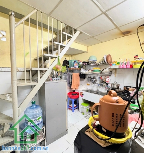 CHỈ NHỈNH 2 TỶ – NHÀ 2 TẦNG KIÊN CỐ – HẺM XE HƠI 6M – NGAY MÃ LÒ, LÊ VĂN QUỚI * Diện tích: 3 x 9m (có ban công 0.9m). * Kết cấu: 1 trệt 1 lầu, 2PN, 2WC. * Hẻm 6m, thông. 