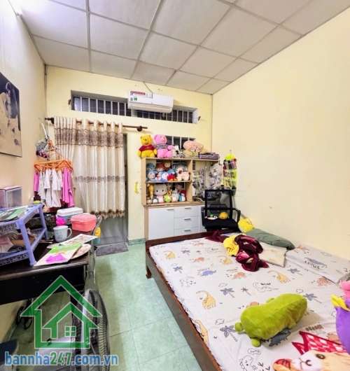 CHỈ NHỈNH 2 TỶ – NHÀ 2 TẦNG KIÊN CỐ – HẺM XE HƠI 6M – NGAY MÃ LÒ, LÊ VĂN QUỚI * Diện tích: 3 x 9m (có ban công 0.9m). * Kết cấu: 1 trệt 1 lầu, 2PN, 2WC. * Hẻm 6m, thông. 