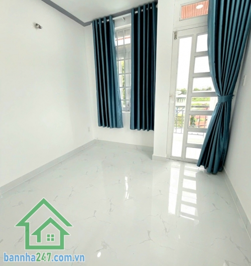 CHỈ 3,8 TỶ - NHÀ ĐẸP MỚI – NGAY NGÃ TƯ 4 XÃ – LÊ VĂN QUỚI – BÌNH LONG – 32M² – 3 TẦNG – 3PN - 2WC – HOÀN CÔNG ĐỦ. Diện tích: 3 x 10.5m – vuông vức, lộ giới ít.