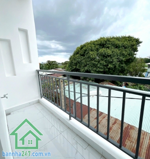 CHỈ 3,8 TỶ - NHÀ ĐẸP MỚI – NGAY NGÃ TƯ 4 XÃ – LÊ VĂN QUỚI – BÌNH LONG – 32M² – 3 TẦNG – 3PN - 2WC – HOÀN CÔNG ĐỦ. Diện tích: 3 x 10.5m – vuông vức, lộ giới ít.