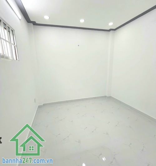 CHỈ 3,8 TỶ - NHÀ ĐẸP MỚI – NGAY NGÃ TƯ 4 XÃ – LÊ VĂN QUỚI – BÌNH LONG – 32M² – 3 TẦNG – 3PN - 2WC – HOÀN CÔNG ĐỦ. Diện tích: 3 x 10.5m – vuông vức, lộ giới ít.