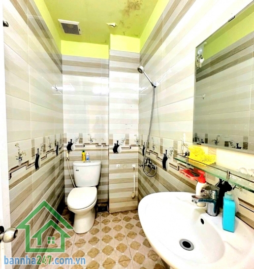 CHỈ 3,89 TỶ – NHÀ 4 TẦNG KIÊN CỐ – 32M² – GIÁP TÂN PHÚ – 3PN – 4WC – SỔ HOÀN CÔNG ĐẸP Ngay Kênh Nước Đen – Hoa Phượng Vỹ – Lê Thúc Hoạch – Bình Long, giáp Tân Phú