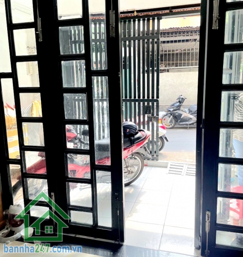 CHỈ 9,4 TỶ – HẺM 5M CMT8 – GẦN CV LÊ THỊ RIÊNG – 3 TẦNG – DT 60,5M² – 3PN – 2WC Vị trí: Ngay trung tâm Quận 10, gần công viên Lê Thị Riêng, cơ sở 2 Trường Ngô Sỹ Liên.