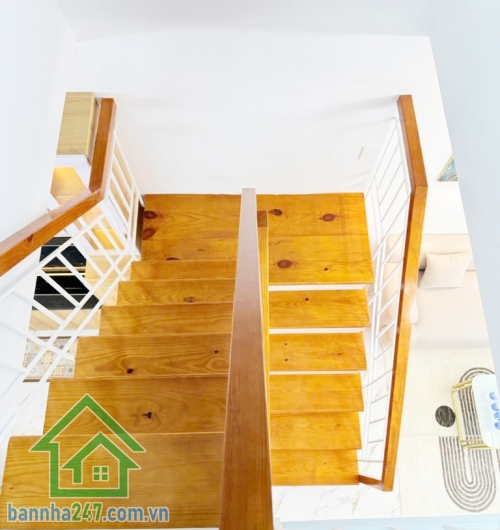 NHÀ MỚI TINH – TẶNG FULL NỘI THẤT – HXH TÂN BÌNH – 4.9 TỶ Diện tích: 32m2 vuông vức, 2 tầng kiên cố. Công năng đầy đủ: 2PN, 2WC, bếp và phòng khách rộng. 