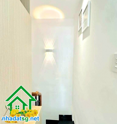 CHỈ 4 TỶ - SIÊU PHẨM MT MINI NHÀ ĐẸP PHÚ NHUẬN – 3 TẦNG FULL NỘI THẤT – XE HƠI TỚI NHÀ - 2PN Master – 3WC – PK & Bếp. Vị trí: Trung tâm Phú Nhuận, giáp Phan Đình Phùng – Nguyễn Văn Trỗi – Trường Sa, di chuyển siêu tiện Quận 1, 3, Tân Bình, Bình Thạnh.