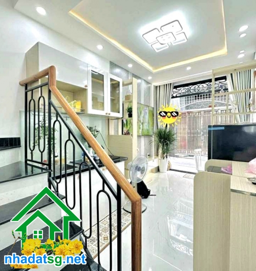 CHỈ 4 TỶ - SIÊU PHẨM MT MINI NHÀ ĐẸP PHÚ NHUẬN – 3 TẦNG FULL NỘI THẤT – XE HƠI TỚI NHÀ - 2PN Master – 3WC – PK & Bếp. Vị trí: Trung tâm Phú Nhuận, giáp Phan Đình Phùng – Nguyễn Văn Trỗi – Trường Sa, di chuyển siêu tiện Quận 1, 3, Tân Bình, Bình Thạnh.