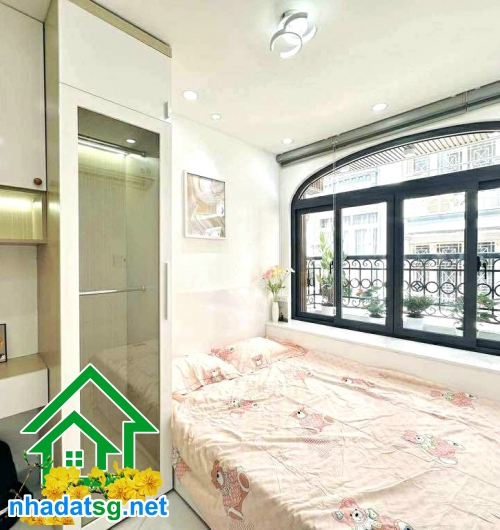 CHỈ 4 TỶ - SIÊU PHẨM MT MINI NHÀ ĐẸP PHÚ NHUẬN – 3 TẦNG FULL NỘI THẤT – XE HƠI TỚI NHÀ - 2PN Master – 3WC – PK & Bếp. Vị trí: Trung tâm Phú Nhuận, giáp Phan Đình Phùng – Nguyễn Văn Trỗi – Trường Sa, di chuyển siêu tiện Quận 1, 3, Tân Bình, Bình Thạnh.