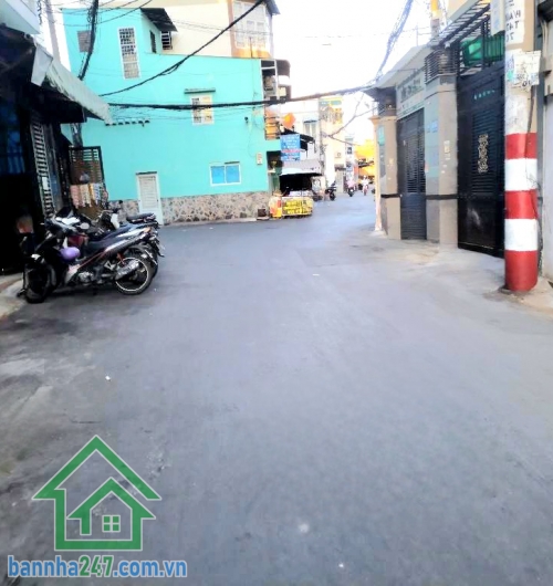 CHỈ 5,7 TỶ (BL) - NHÀ NGANG KHỦNG 5M – HẺM XE HƠI TỚI NHÀ – ĐANG CHO THUÊ 6,5TR/THÁNG.  Vị trí: Hẻm 4m, xe hơi tới tận cửa, khu dân trí cao, an ninh tốt. 