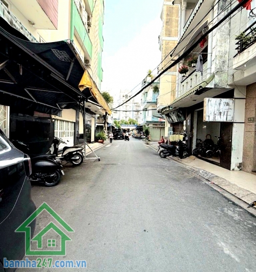 SIÊU PHẨM LÊ THÚC HOẠCH – HẺM 8M – Ô TÔ NGỦ TRONG NHÀ - 64m² (4 × 16)M - 2 TẦNG - CHỈ 8,6 TỶ Căn nhà diện tích lớn – hẻm rộng hiếm – vừa ở vừa đầu tư cực tốt! Mob 0933144037