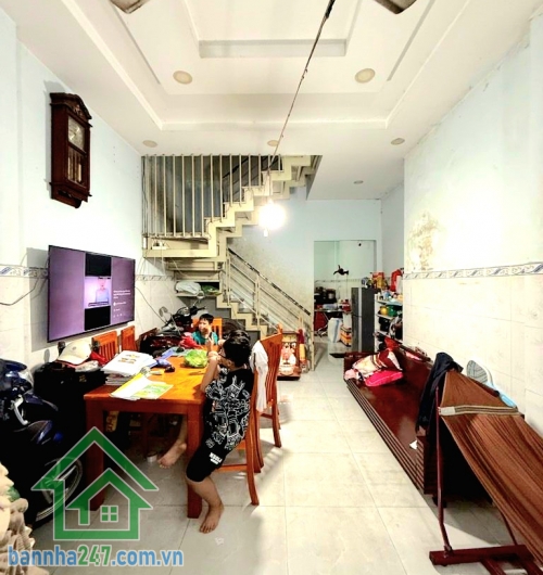 SIÊU PHẨM LÊ THÚC HOẠCH – HẺM 8M – Ô TÔ NGỦ TRONG NHÀ - 64m² (4 × 16)M - 2 TẦNG - CHỈ 8,6 TỶ Căn nhà diện tích lớn – hẻm rộng hiếm – vừa ở vừa đầu tư cực tốt! Mob 0933144037