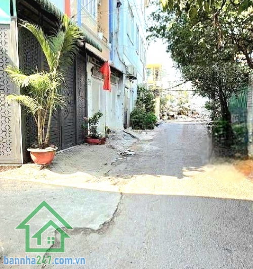 CHỈ 5,9 TỶ – HẺM NỘI BỘ VIP – ĐƯỜNG 6M – NHÀ 4 TẦNG MỚI ĐẸP - 4PN – 5WC - P. THỜ Căn nhà “đáng sống” – khu phân lô cao cấp, an ninh, dân trí cao! Diện tích: 39m² (4 × 10m) – DT sàn 155m². Kết cấu: 4 tầng (trệt + 2 lầu + sân thượng). Công năng: 4PN – 5WC –