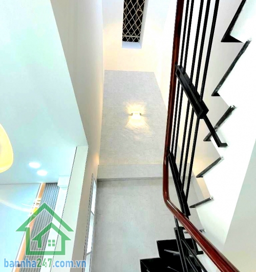 CHỈ 6,69 TỶ – SIÊU PHẨM ĐƯỜNG SỐ 21 – P8 GÒ VẤPHẺM XE HƠI 4M – 3 TẦNG – FULL NỘI THẤT – 3PN - 4WC Diện tích: 4 x 11m. Công nhận: 37m² – DT sử dụng: 44m² 3 tầng kiên cố- 3PN – 4WC- Phòng khách – phòng bếp- Phòng thờ riêngSân phơi thoáng mát