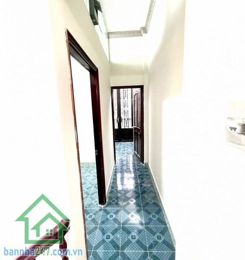 CHỈ 3,6 TỶ – TRUNG TÂM GÒ VẤP – 2 TẦNG MỚI ĐẸP – HẺM XE HƠI SÁT MẶT TIỀN QUANG TRUNG - 2PN – 2WC Diện tích: 24m² (3.5m x 7m) Kết cấu: 2 tầng – 2PN – 2WC. Hẻm 3.5m, xe hơi 4 chỗ tới cửa. Nhà mới đẹp, vào ở ngay. Vị trí trung tâm Phường 1, sát mặt tiền Đườn