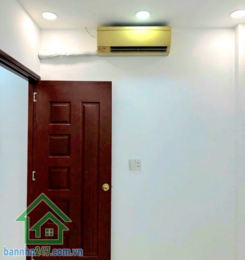 CHỈ 4,5 TỶ – GẦN MẶT TIỀN NGUYỄN QUÝ ANH – TÂN SƠN NHÌ – ĐANG CHO THUÊ 10TR/THÁNG • Diện tích: 33m² (4.1m x 8m) – ngang đẹp• Kết cấu: 1 trệt 1 lầu• Công năng