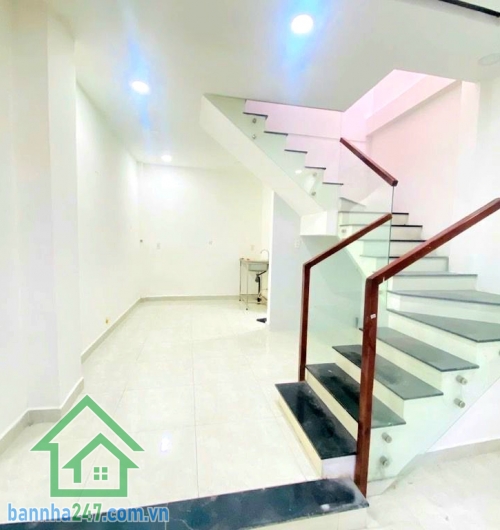 CHỈ 4,5 TỶ – GẦN MẶT TIỀN NGUYỄN QUÝ ANH – TÂN SƠN NHÌ – ĐANG CHO THUÊ 10TR/THÁNG • Diện tích: 33m² (4.1m x 8m) – ngang đẹp• Kết cấu: 1 trệt 1 lầu• Công năng