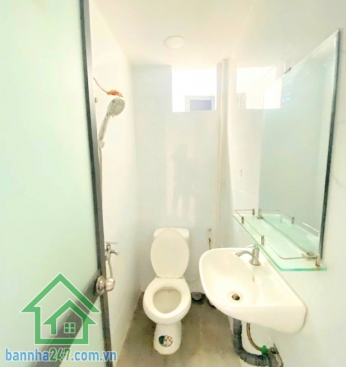 CHỈ 4,5 TỶ – GẦN MẶT TIỀN NGUYỄN QUÝ ANH – TÂN SƠN NHÌ – ĐANG CHO THUÊ 10TR/THÁNG • Diện tích: 33m² (4.1m x 8m) – ngang đẹp• Kết cấu: 1 trệt 1 lầu• Công năng