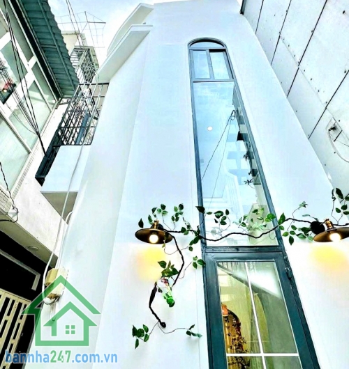 CHỈ 2,86 TỶ – SỔ RIÊNG TÂN BÌNH – DTSD: 45M² - 2 TẦNG - 2PN 2WC - CHO THUÊ 7TR/TH Gần nhà ga T3, 10 phút qua sân bay, 5 phút tới Emart 2 – khu vực nhộn nhịp. DTSD: 45m² – lô góc, không lộ giới. Kết cấu: 1 trệt 2 lầu chắc chắn. ✔ 2PN – 3WC
