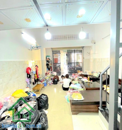 CHỈ 4,2 TỶ – 3 TẦNG – HXH TRÁNH THÔNG – GẦN AEON TÂN PHÚ - 2PN - 2WC Căn nhà giá tốt – vị trí đẹp – vừa ở vừa kinh doanh cực tiện! Diện tích: 32m² (4 × 8m) Mob 0933144037