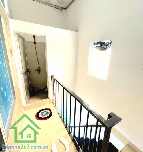 CHỈ 4,2 TỶ – 3 TẦNG – HXH TRÁNH THÔNG – GẦN AEON TÂN PHÚ - 2PN - 2WC Căn nhà giá tốt – vị trí đẹp – vừa ở vừa kinh doanh cực tiện! Diện tích: 32m² (4 × 8m) Mob 0933144037