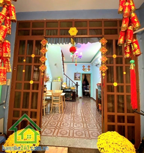 CHỈ 3,7 TỶ – HXH 4M – PHẠM VĂN CHIÊU – 40M² – 2 TẦNG – 2PN 2WC  Diện tích: 40m² vuông vức Kết cấu: 2 tầng – 2PN – 2WC Sân để xe rộng rãi Nhà đầy đủ công năng