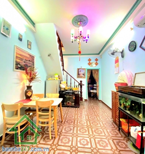 CHỈ 3,7 TỶ – HXH 4M – PHẠM VĂN CHIÊU – 40M² – 2 TẦNG – 2PN 2WC  Diện tích: 40m² vuông vức Kết cấu: 2 tầng – 2PN – 2WC Sân để xe rộng rãi Nhà đầy đủ công năng