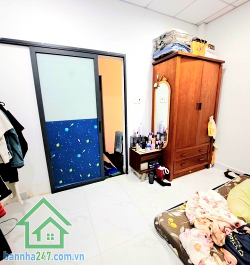 CHỈ 4,35 TỶ - HẺM 7M XE TẢI - NHÀ MỚI 2 TẦNG - SÁT AEON TÂN PHÚ - 2 PN, 2 WC, PK, bếp, BC * Diện tích: 4,1 x 8m (33m²), DTSD: 66m² * Kết cấu: 1 trệt 1 lầu * BTCT