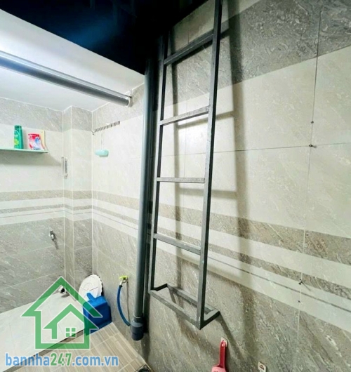 CHỈ 3,49 TỶ (BỚT LỘC) – HẺM 3M – VÀI BƯỚC RA HẺM XE TẢI – GẦN DREAM HOME - 2PN * DT thực tế: 24m² (3m x 8m) * DT công nhận: 17.9m² * Kết cấu: 1 trệt 1 lầu – 2PN