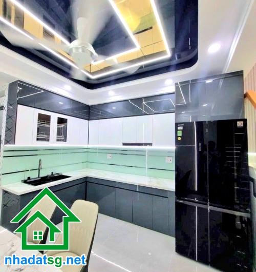 CHỈ 7,4 TỶ – HXH 6M – NHÀ MỚI 5 TẦNG – NGAY MÃ LÒ, LÊ VĂN QUỚI - 4 PN – 5 WC • Diện tích: 4m x 13m – 52m² • Kết cấu: Trệt + Lửng + 3 Lầu kiên cố • Công năng: 4 PN – 5 WC • Có phòng thờ + sân thượng trước sau • Nhà mới đẹp, thiết kế hiện đại, dọn vào ở nga