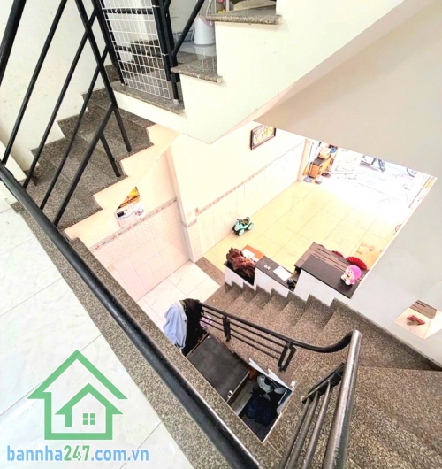 CHỈ 5,6 TỶ – HXH TẢI 6M – SÁT KÊNH THAM LƯƠNG – 50m² (4 × 12.5)m – 3 TẦNG - 4PN – 3WC Vị trí hiếm – sát mặt tiền – tiềm năng tăng giá mạnh!