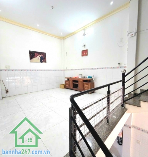 CHỈ 5,6 TỶ – HXH TẢI 6M – SÁT KÊNH THAM LƯƠNG – 50m² (4 × 12.5)m – 3 TẦNG - 4PN – 3WC Vị trí hiếm – sát mặt tiền – tiềm năng tăng giá mạnh!