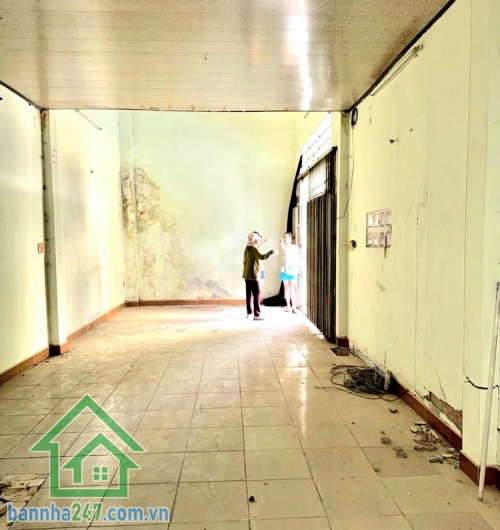 CHỈ 5,1 TỶ TL - MUA ĐẤT TẶNG NHÀ - HXH 8M - PHÚ THỌ HÒA - GIÁP LŨY BÁN BÍCH Diện tích: 4,1 x 11,5m Kết cấu: 1 trệt + 1 lửng (nhà cũ) Phù hợp: sửa ở, cho thuê - Mob 0933144037