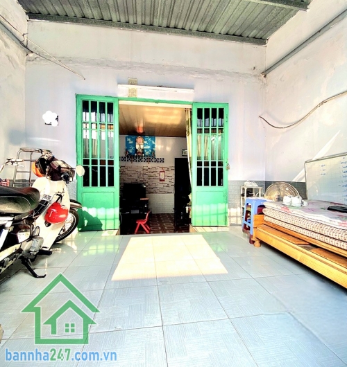 CHỈ 4,4 TỶ – BÌNH TÂN GIÁP TÂN PHÚ – KẾ AEON MALL – HẺM Ô TÔ – 65M² (4×16,25)M – NỞ HẬU – NHÀ CẤP 4 TIỆN XÂY MỚI Hiện trạng: Nhà cấp 4 đã cũ → rất tiện sửa chữa, xây mới