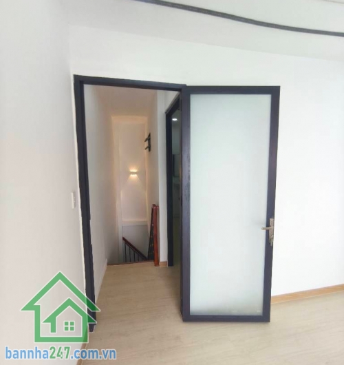 CHỈ 3,2 TỶ – HIẾM CÓ KHÓ TÌM - NHÀ 2 LẦU MỚI XÂY – DTSD 50m² – 2PN – 2WC – VÀO Ở NGAY - HẺM Ô TÔ VÀO ĐƯỢC – SÁT TÂN PHÚ – NGAY CUỐI NGUYỄN SƠN Kết cấu: • 1 trệt 1 lầu mới xây • 2 PN – 2 WC