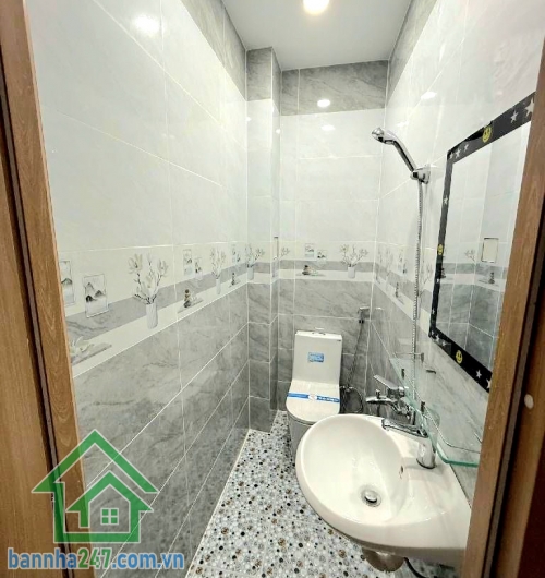 CHỈ 4,95 TỶ – NHÀ MỚI TINH 3 TẦNG – HẺM XE HƠI THÔNG – SÁT CHỢ BÌNH LONG – GIÁP TÂN PHÚ - DT: 43M² 3PN - 3WC Khu Bình Long – giáp Tân Phú, tiện ích xung quanh đầy đủ