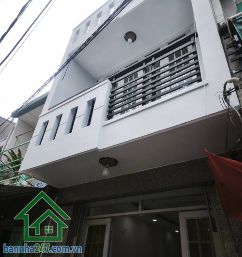CHỈ 3,9 TỶ – HẺM XE HƠI 4M THÔNG – NHÀ 3 TẦNG ĐẸP – VÀO Ở NGAY Nhà mới sửa, dọn vào ở liền – vị trí cực kỳ tiện lợi. - Diện tích: 32m² (3.5 x 9m), hướng Bắc.