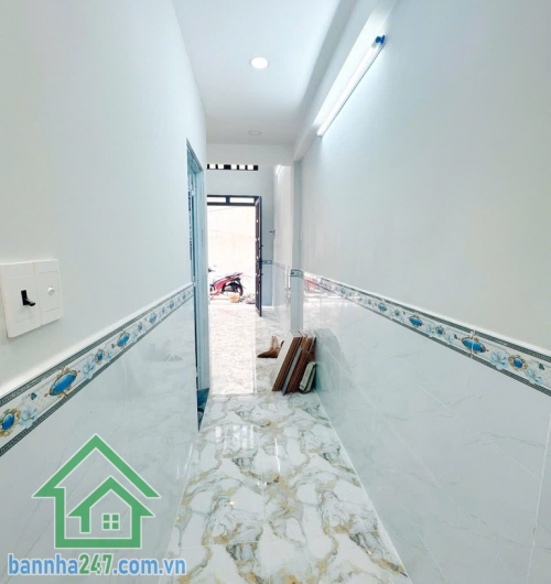 CHỈ 3.5 TỶ - NHÀ ĐẸP – GIÁP NGÃ TƯ BỐN XÃ – Ở NGAY Kết cấu: 1 trệt 1 lửng, 2PN – 2WC (có 1PN trệt tiện lợi), phòng khách, bếp đầy đủ. Vị trí: liền kề Ngã Tư 4 Xã.