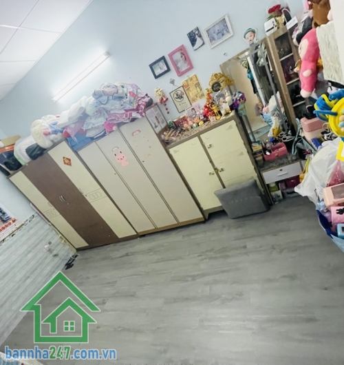 MẶT TIỀN KINH DOANH – GẦN NGÃ TƯ BỐN XÃ – 6,95 TỶ Diện tích: 4,1 x 21m – 86m² – Sổ hồng riêng Kết cấu: 1 trệt 1 lầu, 3PN (có PN trệt), 2WC, phòng thờ, sân sau rộng.