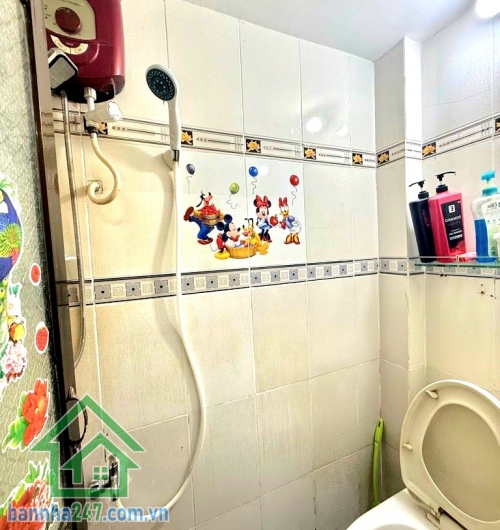 CHỈ 3,65 TỶ – TRẦN VĂN QUANG – HẺM 4M – 3 TẦNG – 2PN - 2WC Diện tích đất: 19m² Diện tích sử dụng: 57m² Kết cấu: Trệt + 2 Lầu (3 tầng) 2 PN - 2 WC