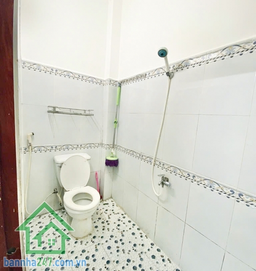 CHỈ 5,5 TỶ - HẺM XE HƠI – KẾ BIG C TRƯỜNG CHINH – TÂN PHÚ - 4PN – 3WC  DT: 41m² – 3 Tầng – 4PN – 3WC Nhà mới, vào ở ngay – Hẻm xe hơi thông thoáng - Khu dân trí cao, an ninh tốt. Nhà còn mới, thích hợp gia đình đông người. 