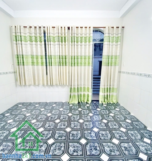 CHỈ 5,5 TỶ - HẺM XE HƠI – KẾ BIG C TRƯỜNG CHINH – TÂN PHÚ - 4PN – 3WC  DT: 41m² – 3 Tầng – 4PN – 3WC Nhà mới, vào ở ngay – Hẻm xe hơi thông thoáng - Khu dân trí cao, an ninh tốt. Nhà còn mới, thích hợp gia đình đông người. 