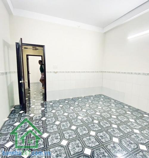 CHỈ 5,5 TỶ - HẺM XE HƠI – KẾ BIG C TRƯỜNG CHINH – TÂN PHÚ - 4PN – 3WC  DT: 41m² – 3 Tầng – 4PN – 3WC Nhà mới, vào ở ngay – Hẻm xe hơi thông thoáng - Khu dân trí cao, an ninh tốt. Nhà còn mới, thích hợp gia đình đông người. 