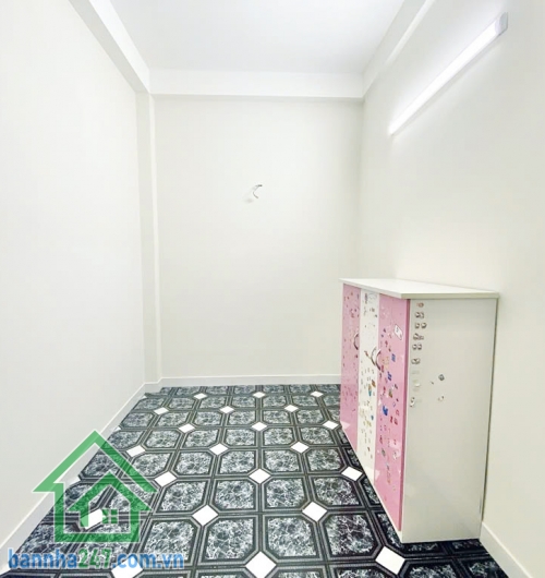 CHỈ 5,5 TỶ - HẺM XE HƠI – KẾ BIG C TRƯỜNG CHINH – TÂN PHÚ - 4PN – 3WC  DT: 41m² – 3 Tầng – 4PN – 3WC Nhà mới, vào ở ngay – Hẻm xe hơi thông thoáng - Khu dân trí cao, an ninh tốt. Nhà còn mới, thích hợp gia đình đông người. 